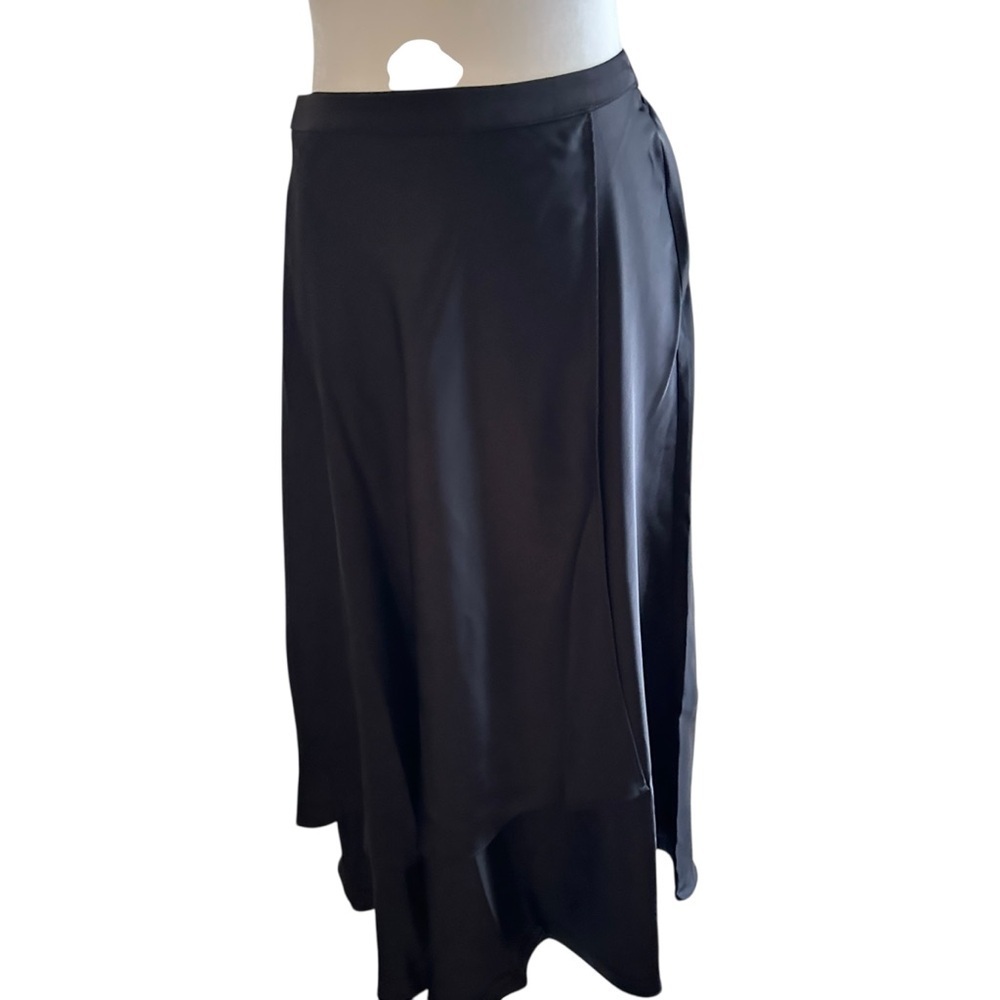 Crown & Ivy Black Tiered Satin Elastic Waist Midi Skirt – Size XL